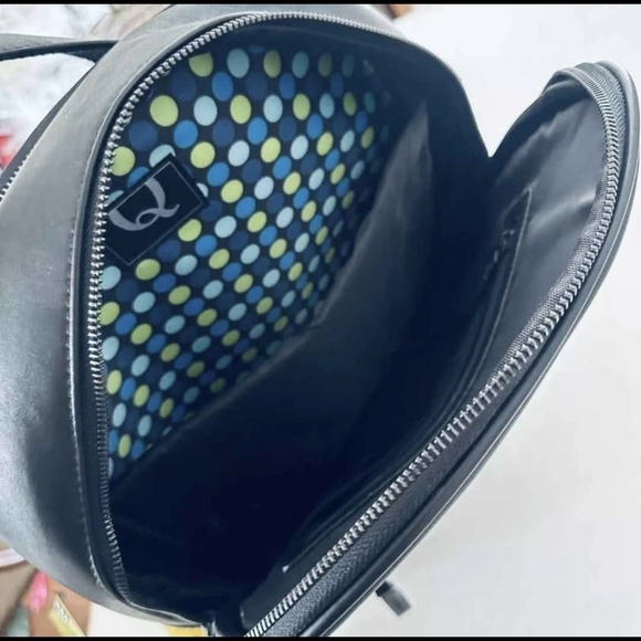 Qualtrics Black Waterproof Laptop Travel Backpack Front Pocket Adjustable Straps - Picture 6 of 10